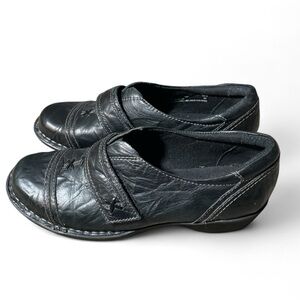 V7- Women's 6.5 Leather Upper  Black Slip-On Shoes